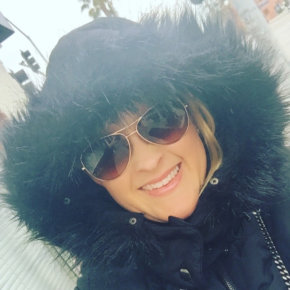 Very thick puffy jacket super cute fluffy hood.